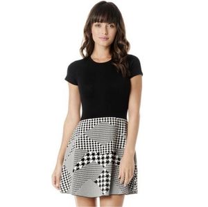 Parker Knit Houndstooth Skater Dress Size Small‎